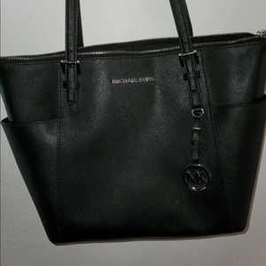 BLACK/SILVER HARDWARE SAFFIANO LEATHER MICHAEL